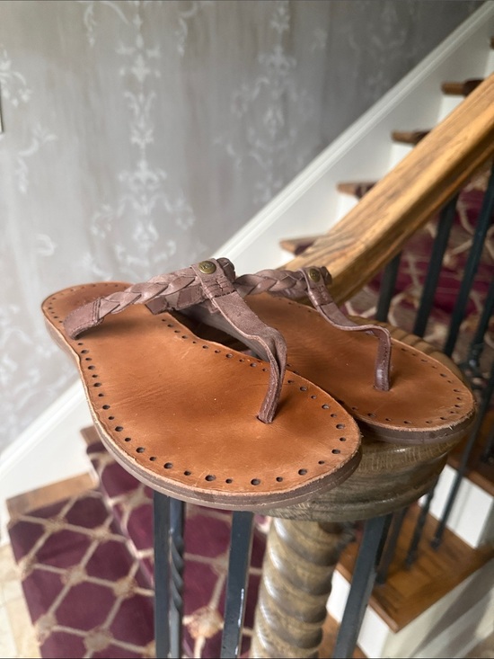 Shoes - UGGS ladies, leather thong women’s size 9 very good condition